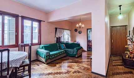 Crédito Real vende apartamento de 3 quartos com SACADA e dependência de empregada completa no bairro Floresta em Porto Alegre -RS.
