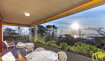Casa dormitórios 3 com vista panorâmica para o Guaíba e terreno frutífero!