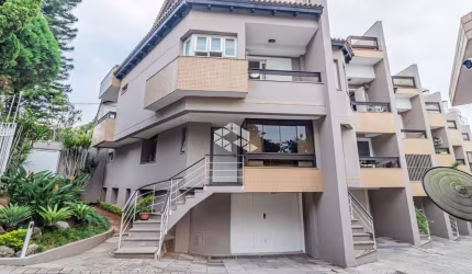 Casa 3 dormitórios, 1 suíte, 2 vagas de garagem à venda no bairro Boa Vista, Porto Alegre/RS.
