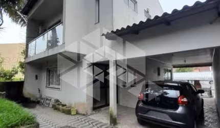 Casa com 210m² 3 dorm. e 3 vagas no bairro Costa e Silva em Porto Alegre