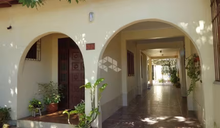 Casa à venda com 04 quartos sendo 01 suíte na rua Cirino Prunes no bairro Espirito Santo em Porto Alegre / RS.