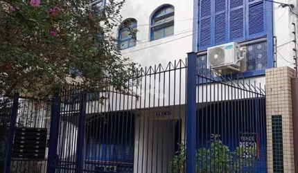 Apartamento JK / Kitnet à venda com pátio no bairro Auxiliadora - Porto Alegre/RS