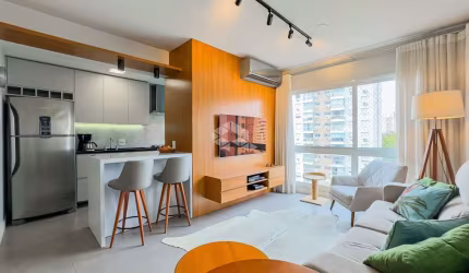 Apartamento 3 dormitórios, transformado em 2 dormitórios com living estendido, súite, 2 vagas lado a lado, infra estrutura completa.
