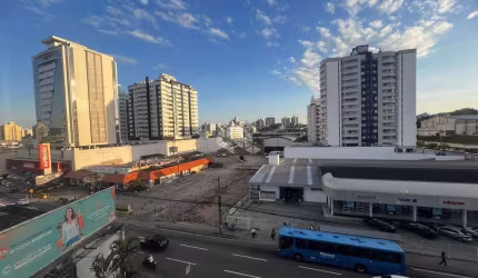 Excelente sala comercial com 40 m² no bairro Balneário em Florianópolis/SC.