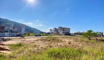 Excelente terreno com área de 455,70m², no bairro Rio Tavares em Florianópolis/SC.