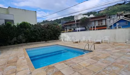 Apartamento com 3 dormitórios, sendo 1 suíte, 1 vaga de garagem no Centro de Florianópolis/SC.