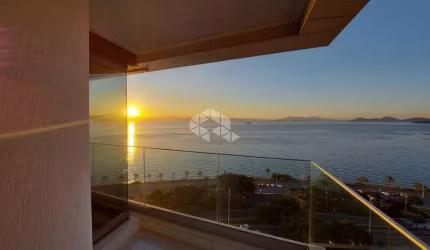 Apartamento com 3 suítes (sendo 1 master), 3 vagas de garagem na Beira-Norte em Florianópolis/SC.