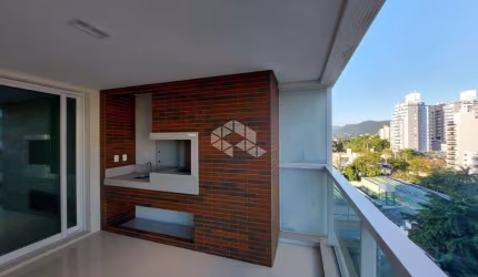 Apartamento com 3 suítes, 2 vagas de garagem na Beira-Mar em Florianópolis/SC..