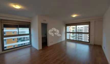 Apartamento com 3 suítes, 3 vagas de garagem na Beira Mar Norte em Florianópolis/SC.