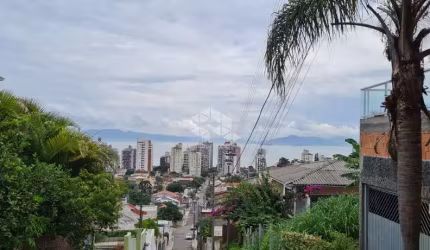 Terreno de 5.668,50m² localizado no bairro Agronômica em Florianópolis/SC.