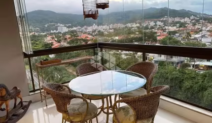 Apartamento semimobiliado com vista panorâmica, 3 dormitórios, sendo 1 suíte, 2 vagas -  Itacorubi, Fpolis SC