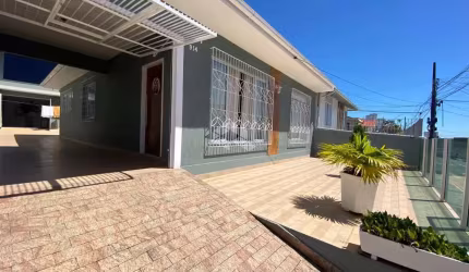 Casa residencial semimobiliada com 3 dormitórios, sendo 1 suíte, 5 vagas - Barreiros São José SC