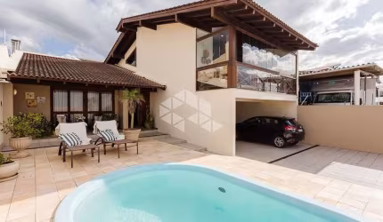 Casa semimobiliada com vista para o mar com 3 dormitórios/quartos A Venda - Balneário, Florianópolis SC