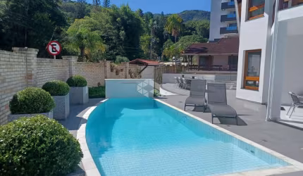 Casa mobiliada com 4 dormitórios e sendo 3 suítes A Venda - Itacorubi, Florianópolis SC