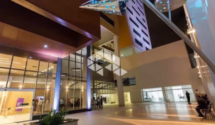 SALA COMERCIAL COM 24,36m², 1 VAGA DE GARAGEM NA MELHOR LOCALIZAÇÃO DO BAIRRO ESTREITO EM FLORIANÓPOLIS/SC.