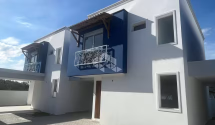 Casa residencial com 3 dormitórios sendo 3 suítes, 1 vaga de garagem no bairro Alto Ribeirão - Florianópolis/SC