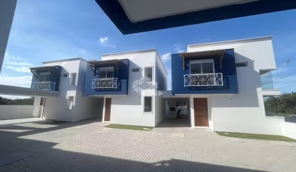 Casa residencial com 3 dormitórios sendo 3 suítes, 1 vaga de garagem no bairro Alto Ribeirão - Florianópolis/SC