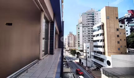 APARTAMENTO COM 2 QUARTOS E 1 VAGA DE GARAGEM NO CENTRO DE FLORIANÓPOLIS