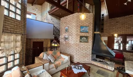 CASA COM 4 QUARTOS SENDO 2 SUÍTES 3 VAGAS DE GARAGEM NO BAIRRO PANTANAL EM FLORIANÓPOLIS/SC