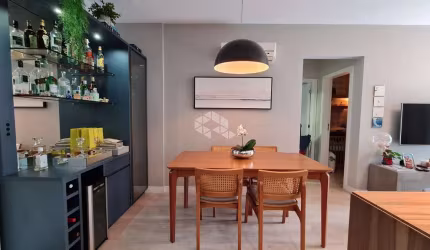 APARTAMENTO COM 2 QUARTOS SENDO 1 SUÍTE NO CENTRO DE FLORIANÓPOLIS/SC