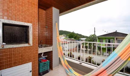 APARTAMENTO SEMIMOBILIADO COM 2 QUARTOS SENDO 1 SUÍTES NO BAIRRO JOÃO PAULO EM FLORIANÓPOLIS/SC