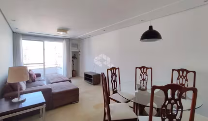 APARTAMENTO SEMIMOBILIADO COM 3 QUARTOS SENDO 1 SUÍTE E 1 VAGA DE GARAGEM NO CENTRO DE FLORIANÓPOLIS/SC
