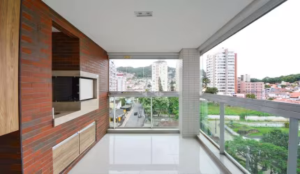 APARTAMENTO SEMI-MOBILIADO COM 2 SUÍTES E LOCALIZAÇÃO PRIVILEGIADA NA AGRONÔMICA EM FLORIANÓPOLIS/SC