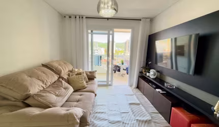 APARTAMENTO MOBILIADO COM 2 QUARTOS SENDO 1 SUÍTE E 1 VAGA DE GARAGEM NO BAIRRO TRINDADE EM FLORIANÓPOLIS/SC
