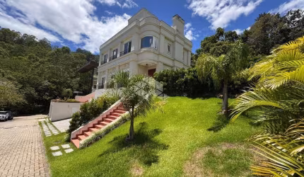 CASA RESIDENCIAL EM CONDOMINIO FECHADO COM 4 QUARTOS SENDO 4 SUÍTES E 3 VAGAS DE GARAGEM EM CACUPÉ FLORIANÓPOLIS/SC