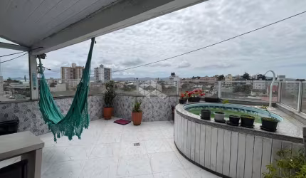 COBERTURA DUPLEX COM 3 QUARTOS SENDO 1 SUÍTE VISTA PANORÂMICA E TERRAÇO NO BAIRRO JARDIM ATLÂNTICO EM FLORIANÓPOLIS/SC