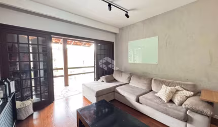 CASA COM 3 QUARTOS SENDO 1 SUÍTE NO BAIRRO PANTANAL EM FLORIANÓPOLIS