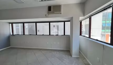 SALA COMERCIAL 42,35 M² PRIVATIVOS COM 1 VAGA DE GARAGEM NO CENTRO DE FLORIANÓPOLIS/SC