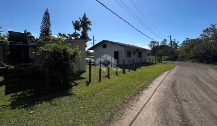 TERRENO AMPLO EM VARGEM PEQUENA, FLORIANÓPOLIS, PRÓXIMO ÀS MELHORES PRAIAS E SERVIÇOS ESSENCIAIS