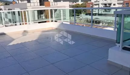 COBERTURA DE ALTO PADRÃO COM 2 QUARTOS, 1 SUÍTE, 2 VAGAS, PRÓXIMA À PRAIA DOS INGLESES