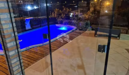 CASA DE ALTO PADRÃO COM VISTA PARA O MAR COM 3 QUARTOS SENDO 1 SUÍTE E 3 VAGAS DE GARAGEM NO SACO DOS LIMÕES EM FLORIANÓPOLIS/SC