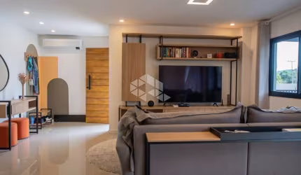 CASA SEMIMOBILIADA COM 3 SUÍTES E 2 VAGAS DE GARAGEM NO SACO GRANDE FLORIANÓPOLIS