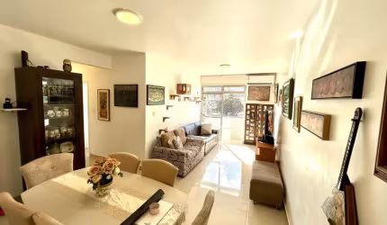 APARTAMENTO SEMIMOBILIADO NO CENTRO DE FLORIANÓPOLIS COM 3 QUARTOS SENDO 1 SUÍTE E 1 VAGA DE GARAGEM