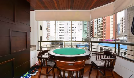 APARTAMENTO AMPLO COM 4 QUARTOS SENDO 1 SUÍTE  2 VAGAS E SACADA COM CHURRASQUEIRA NO CENTRO DE FLORIANÓPOLIS