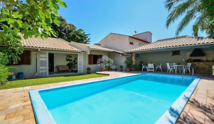 CASA SEMIMOBILIADA COM 3 QUARTOS SENDO 1 SUÍTE 4 VAGAS PISCINA E CHURRASQUEIRA NO ITAGUAÇU FLORIANÓPOLIS