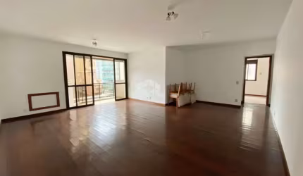 APARTAMENTO COM 4 QUARTOS SENDO 1 SUÍTE E 2 VAGAS NO CORAÇÃO DO CENTRO DE FLORIANÓPOLIS