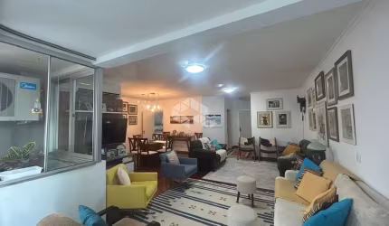 APARTAMENTO COM 4 QUARTOS SENDO 2 SUÍTES E VISTA PANORÂMICA NO CENTRO DE FLORIANÓPOLIS