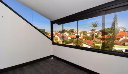 CASA COM 5 QUARTOS SENDO 3 SUÍTES COM PISCINA ESPAÇO GOURMET E VISTA PANORÂMICA NO BOM ABRIGO EM FLORIANÓPOLIS