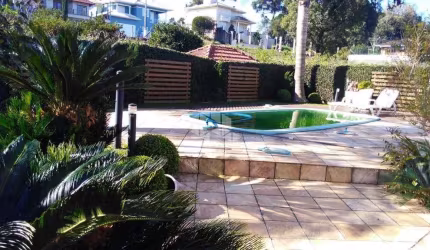 Linda casa no bairro Peterlongo!