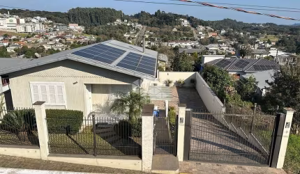 Ampla casa próximo a Praça da Ermida!