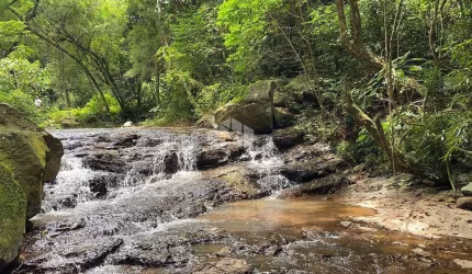 Àrea para sítio com cascata!