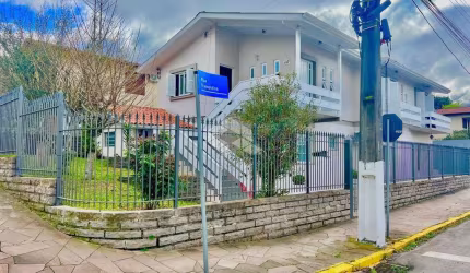 Casa no bairro São Francisco, em terreno de esquina!