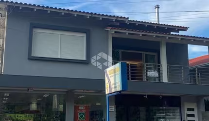 Ampla casa com piscina no Centro de Boa Vista do Sul