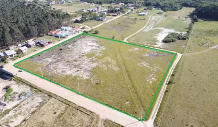 Terreno com área de 12.878,12 m², escriturado e averbado no RI.