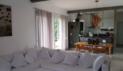 CASA  ALTO PADRÃO EM CONDOMÍNIO FECHADO PROXIMO AO SURFLAND