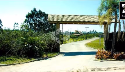 Terreno de 944 m² a venda em Imbituba, com matrícula.